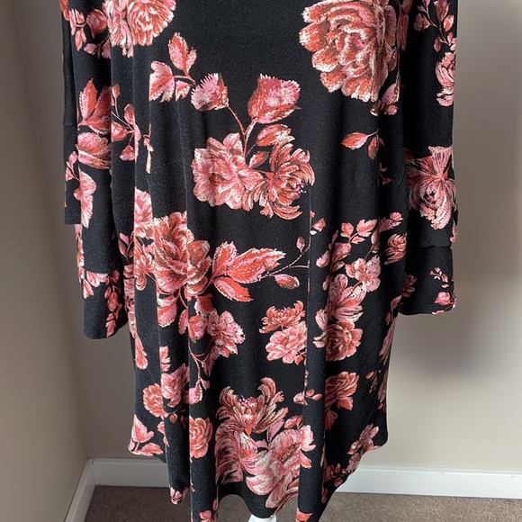 *Host Pick* Midis floral top - Picture 6 of 12